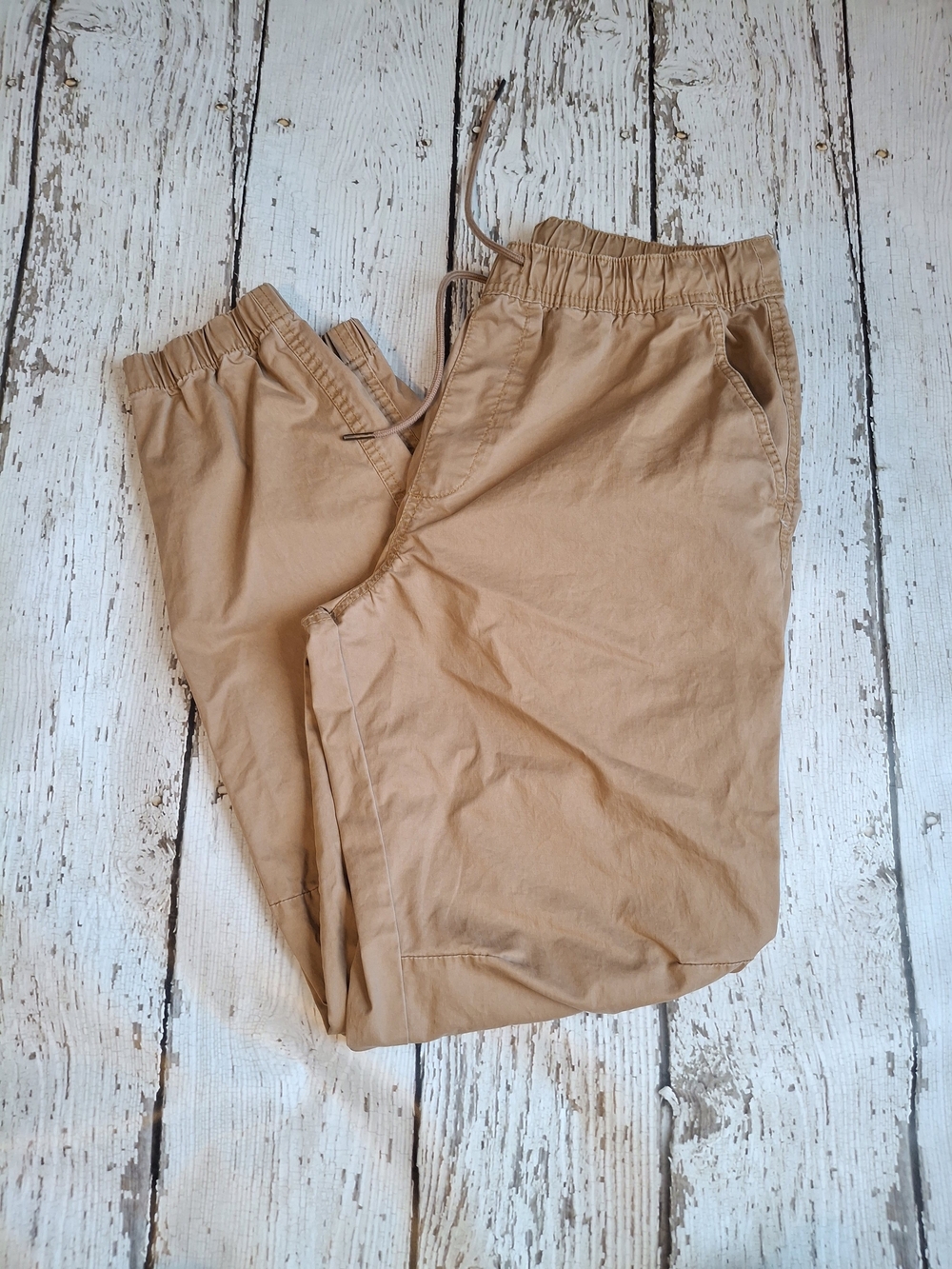 No Boundaries Men's Drawstring Chinos in Tan